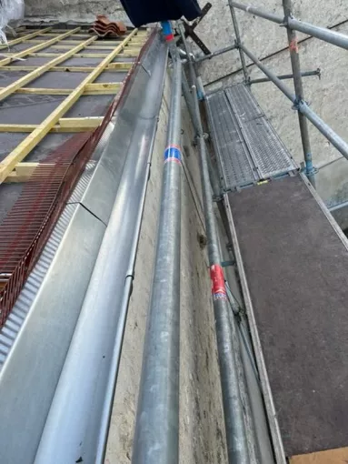 Couvreur pour une réparation de gouttières à Châteaubernard, Javrezac, Jim Couverture