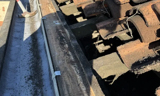 Rénovation de toiture avec remplacement de gouttières, Javrezac, Jim Couverture