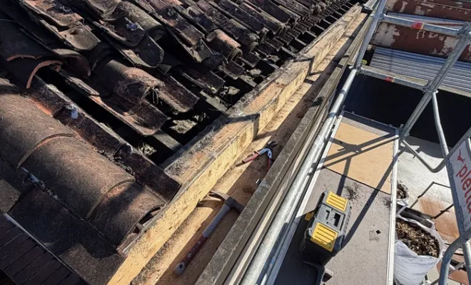 Rénovation de toiture avec remplacement de gouttières, Javrezac, Jim Couverture